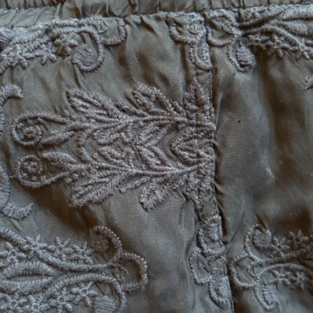 JOHNNY WAS CROPPED EMBROIDERED CARGO JOGGER PANTS - SZ XL - EUC - Picture 12 of 13